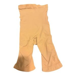 SKIMS Sculpting Hi Rise Shorts Size Medium NWOT